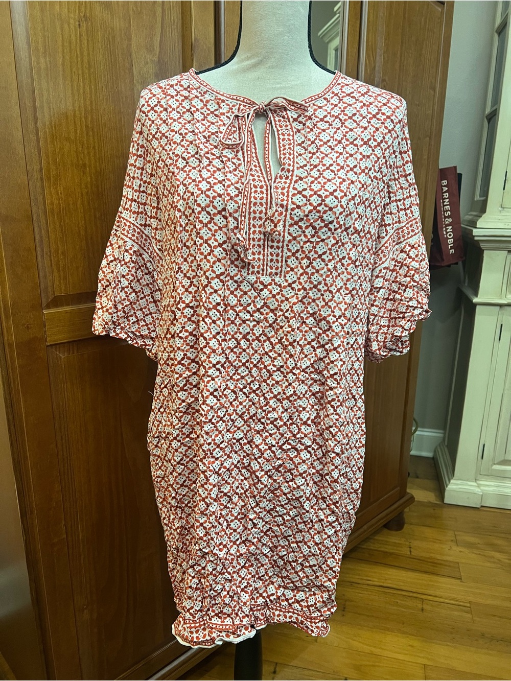 Max Studio Rust Printed V‑Neck Dress - Picture 2 of 7